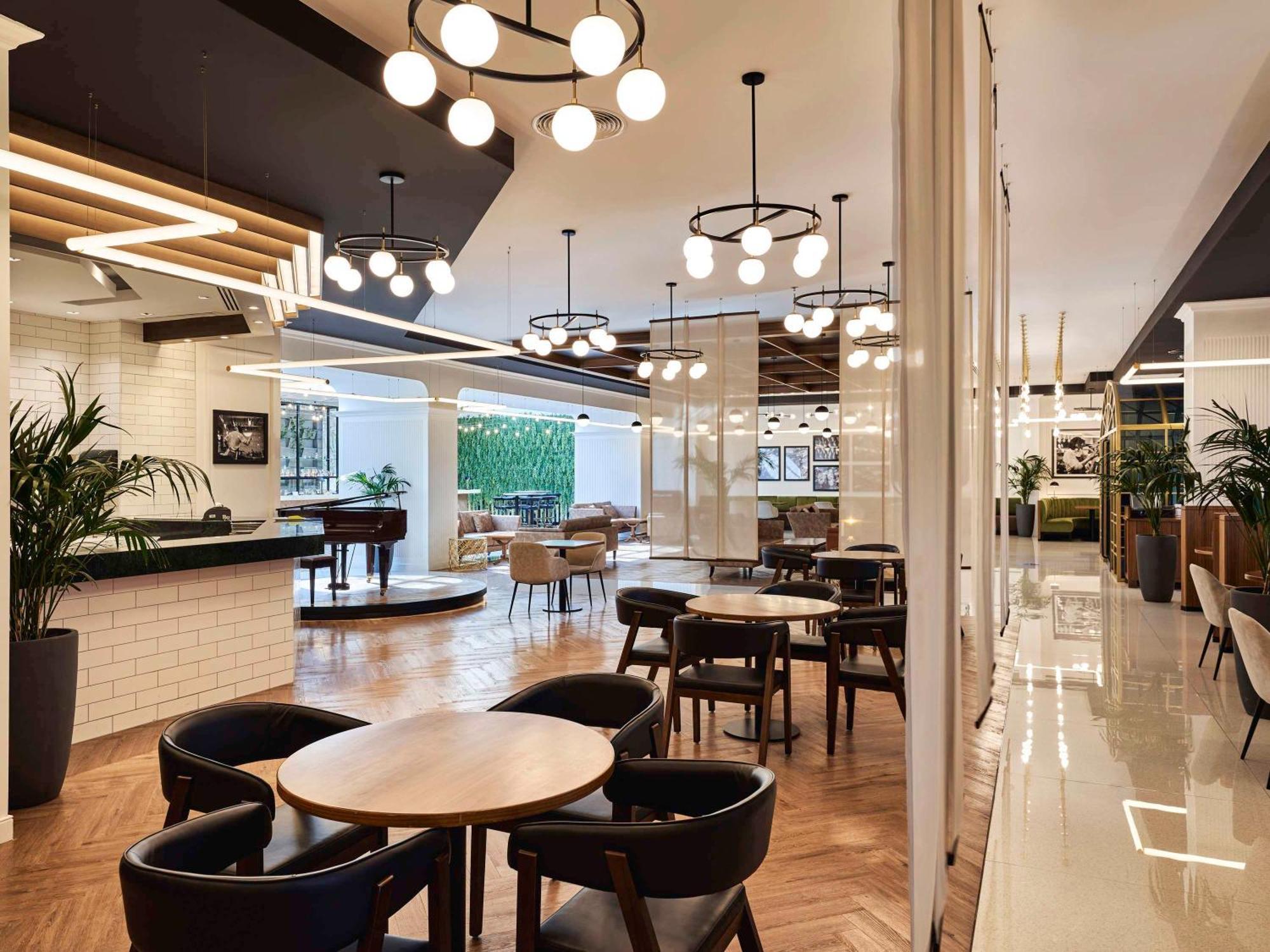 Hotel Fairmont Bab Al Bahr Abu Dabi Exterior foto The lounge at Istanbul Ataturk Airport