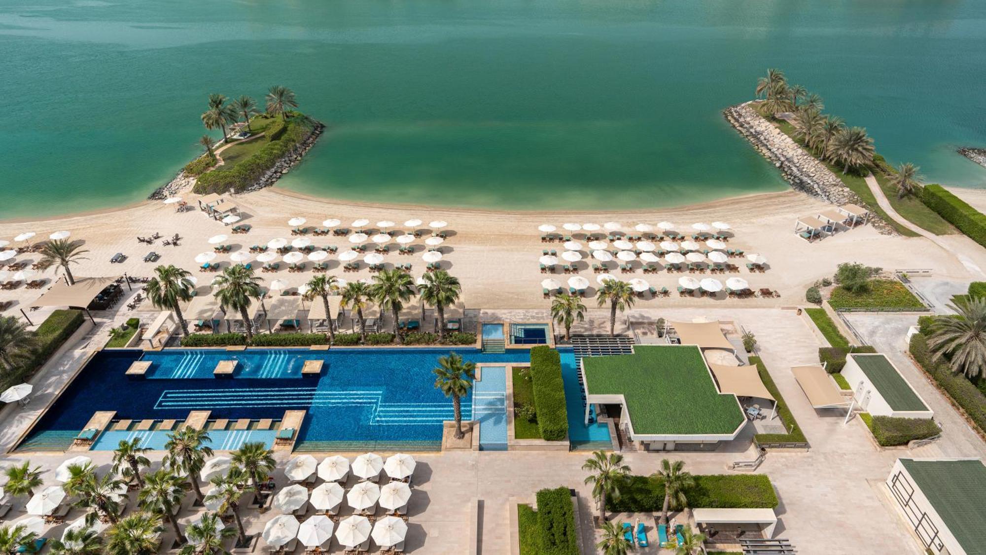 Hotel Fairmont Bab Al Bahr Abu Dabi Exterior foto Aerial view of the beach at the hotel