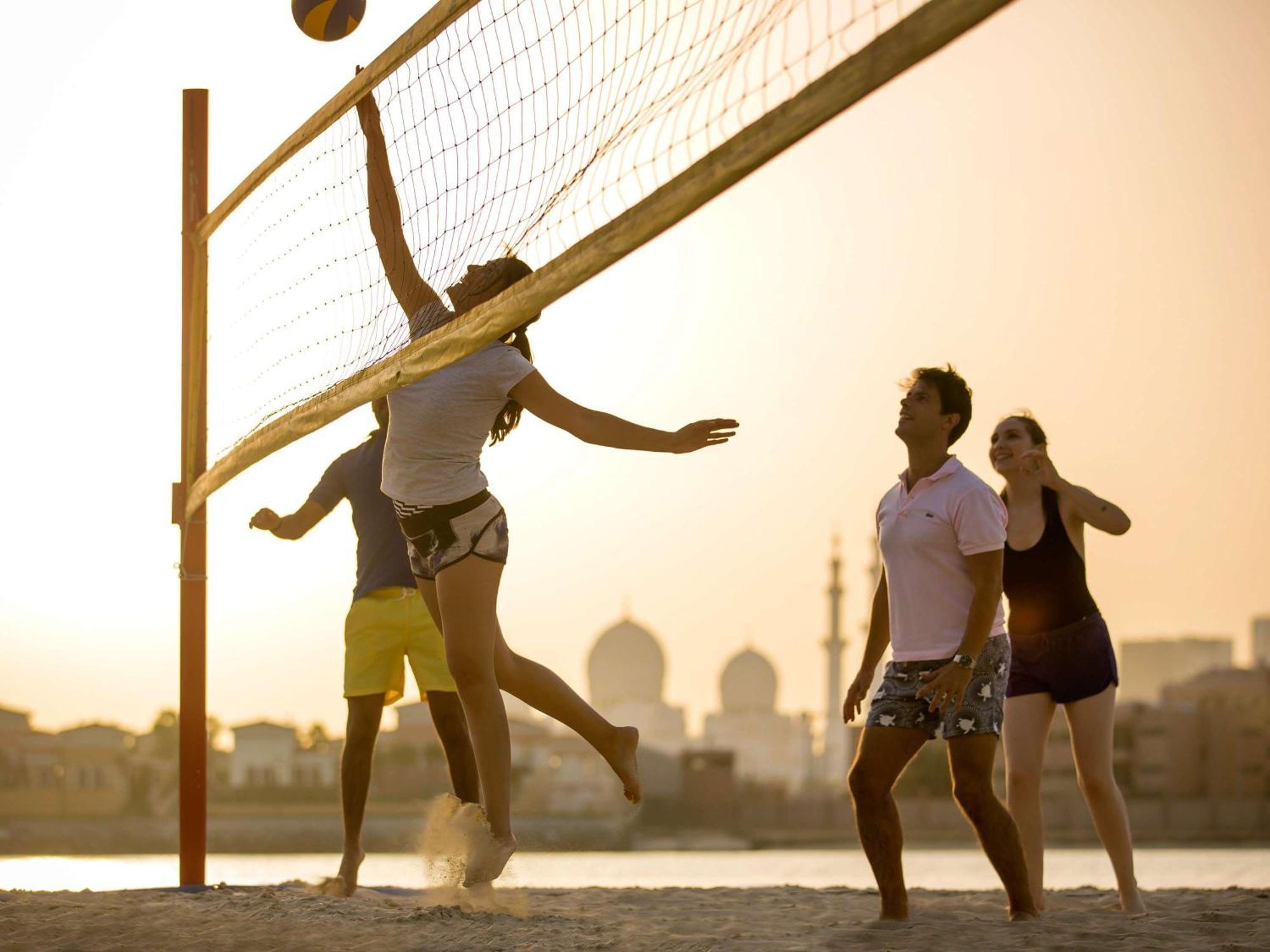 Hotel Fairmont Bab Al Bahr Abu Dabi Exterior foto Beach volleyball