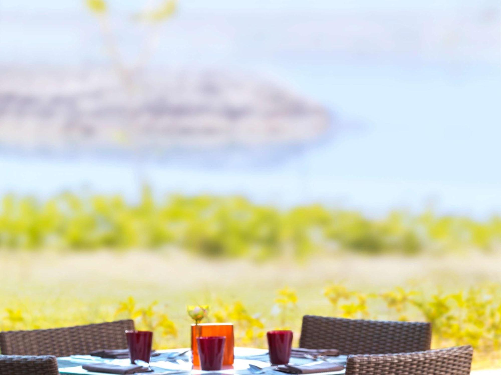 Hotel Fairmont Bab Al Bahr Abu Dabi Exterior foto A view of the vineyards