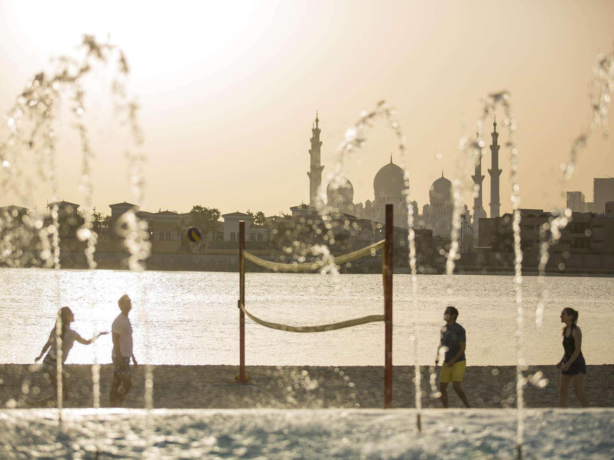 Hotel Fairmont Bab Al Bahr Abu Dabi Exterior foto Fountains at the Corniche