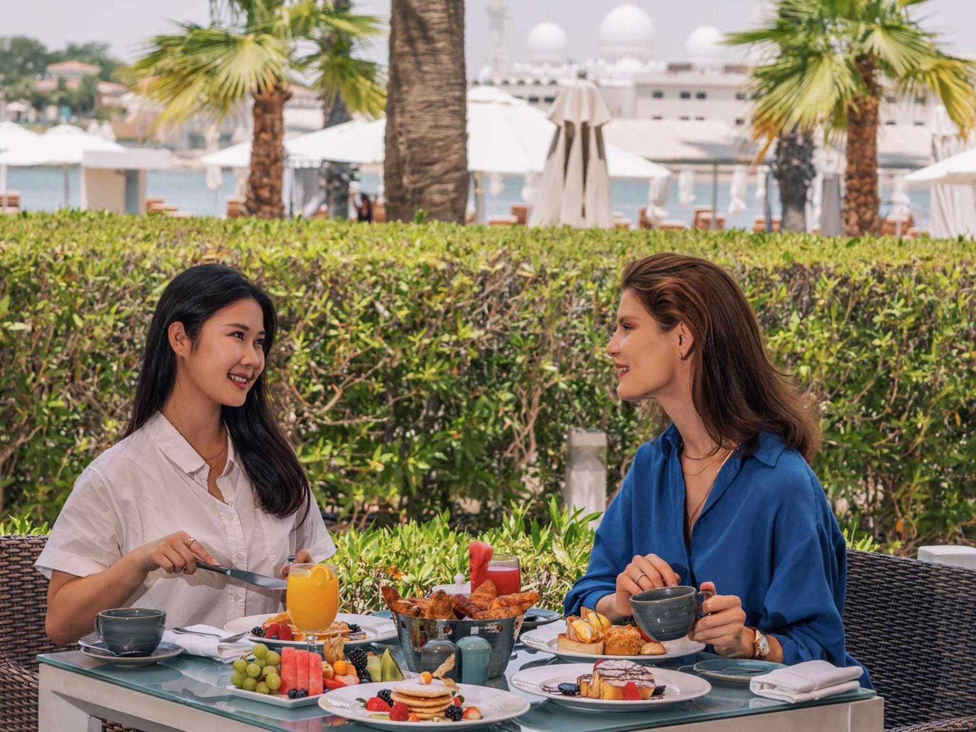 Hotel Fairmont Bab Al Bahr Abu Dabi Exterior foto The Beach
