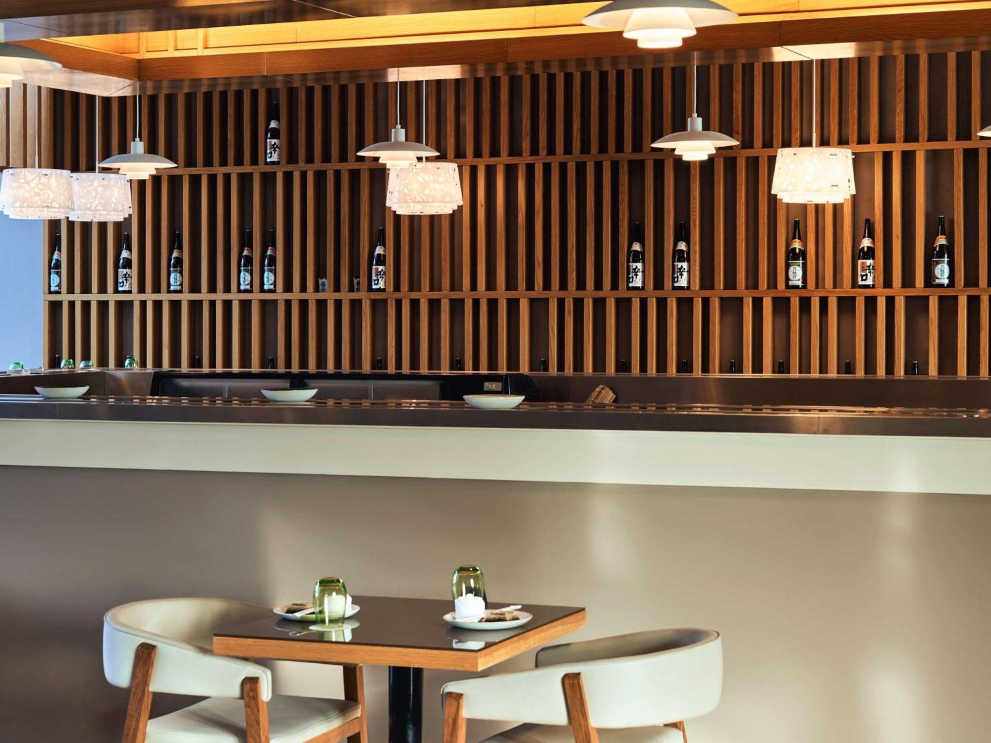 Hotel Fairmont Bab Al Bahr Abu Dabi Exterior foto The bar at the lounge